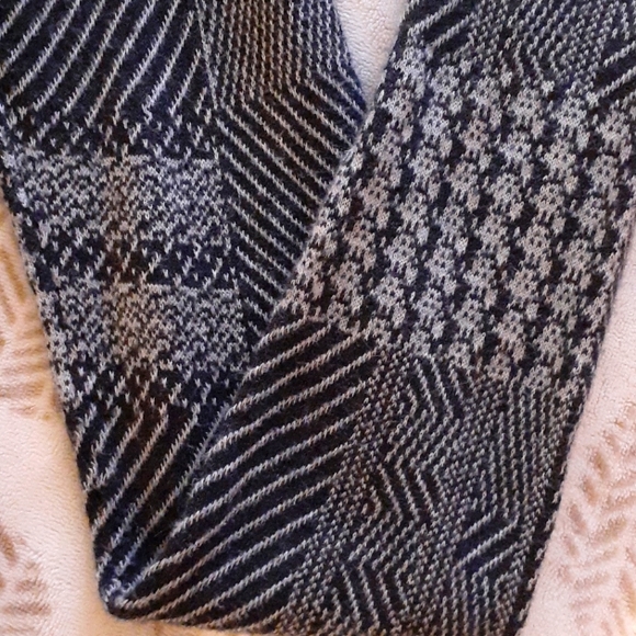 BKE SWEATER Small Gray & Burgundy - Picture 4 of 13